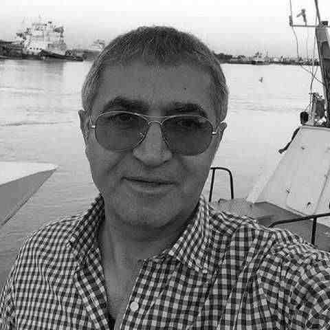 دانلود آهنگ عشق یعنی وقتی که دستتو میگیرم ریمیکس
